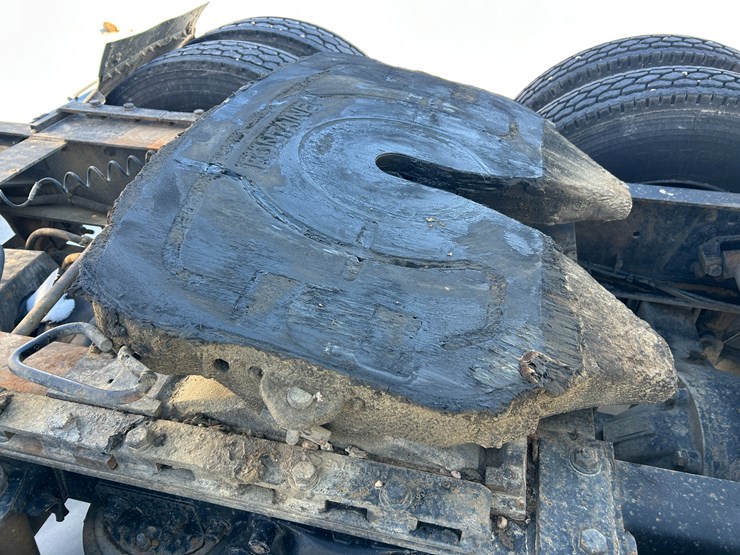 1996-freightliner-fld120-image-38