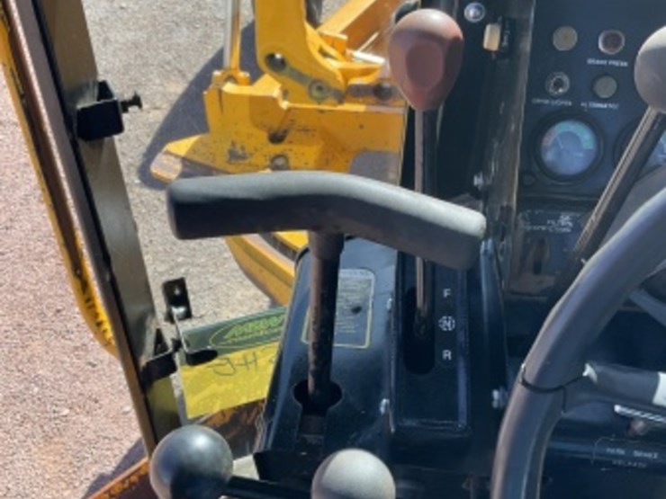 1981-deere-670a-image-28