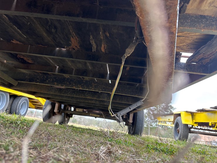 #32200-•-23ft-flatbed-trailer-with-dovetail-|-no-title-image-8