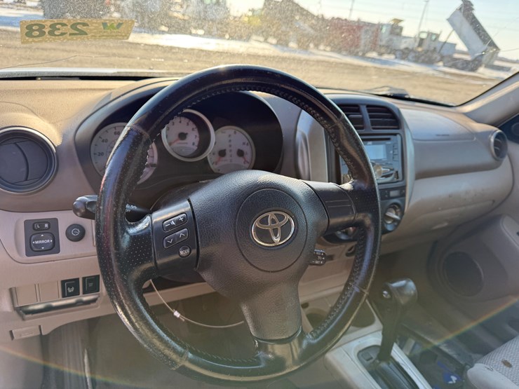 2005-toyota-rav4-image-22