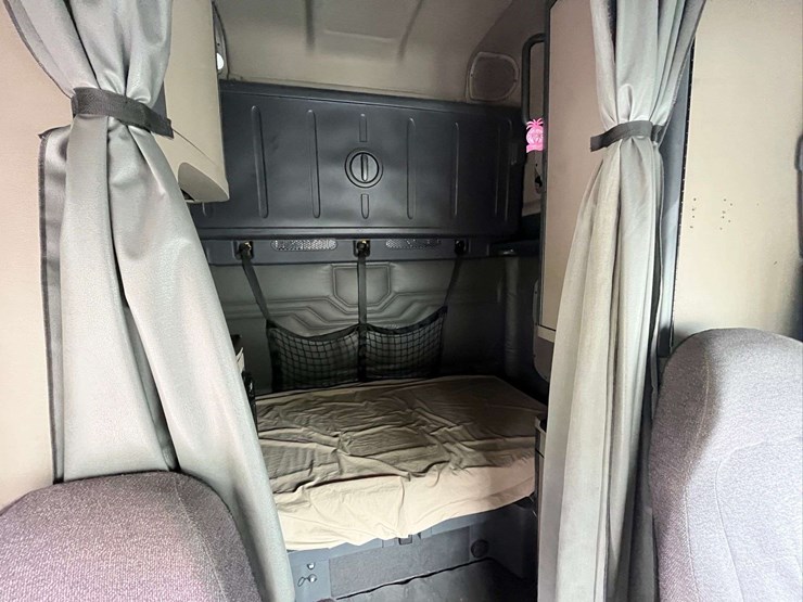 2018-freightliner-cascadia-evolution-t/a-truck-tractor-image-65