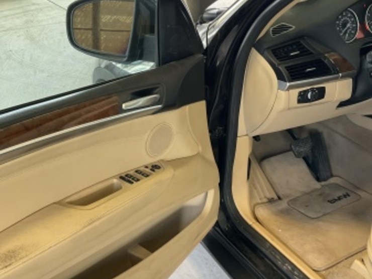 2010-bmw-x5-image-23