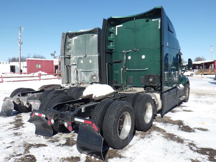 2023-peterbilt-579-image-12