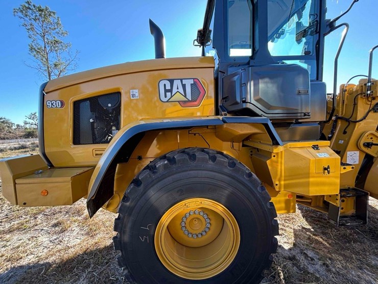 2025-caterpillar-930-image-3