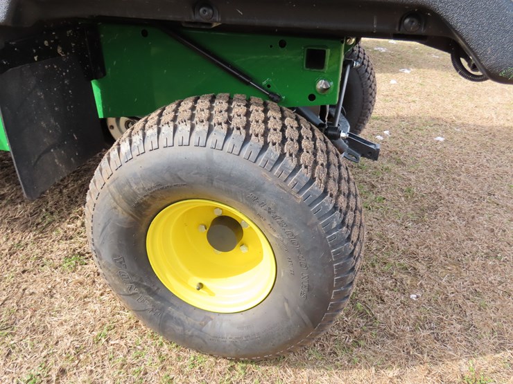 2024-john-deere-gator-image-10