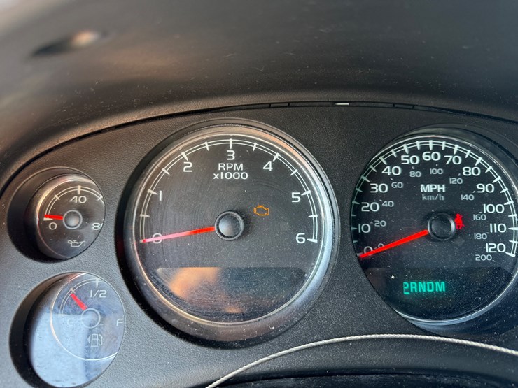 2014-chevrolet-tahoe-image-35