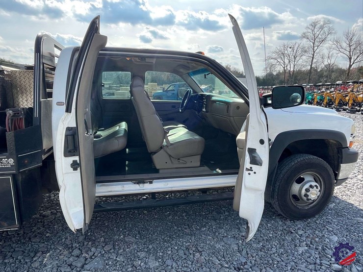 2002-chevrolet-silverado-3500-image-48