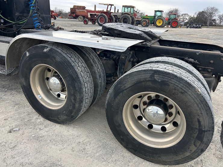 1998-freightliner-fld120-image-7