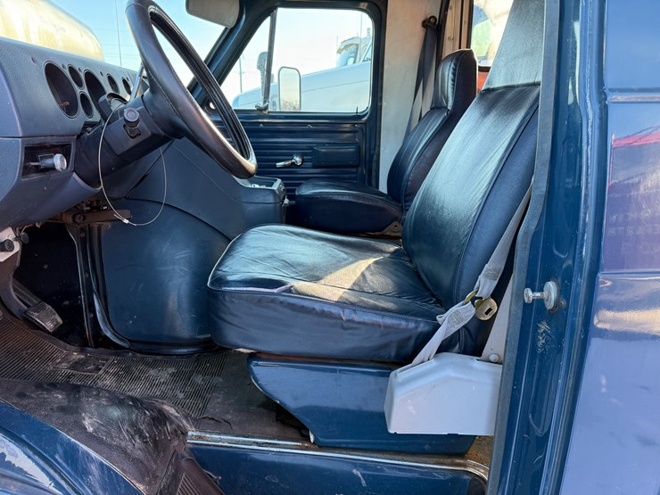 1991-chevrolet-c30-image-17