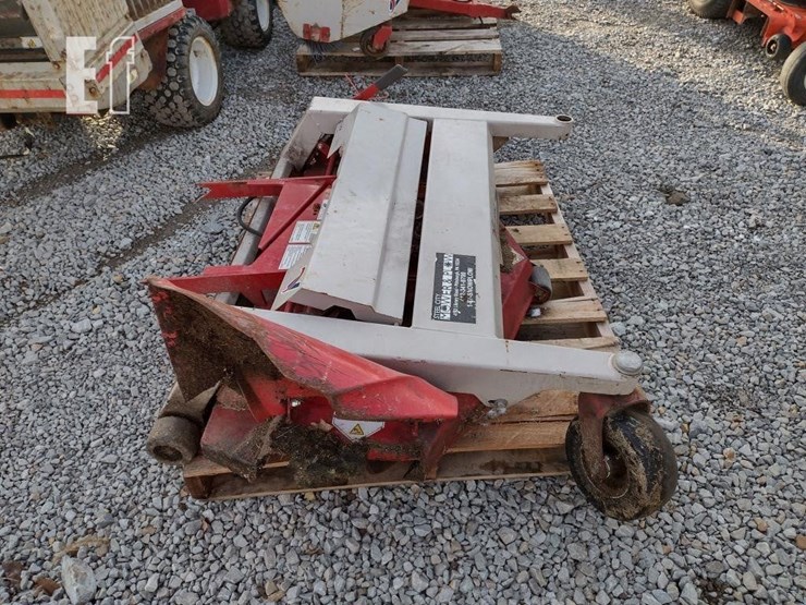 ventrac-3400l-lawn-mower-w/blade-&-broom-image-37