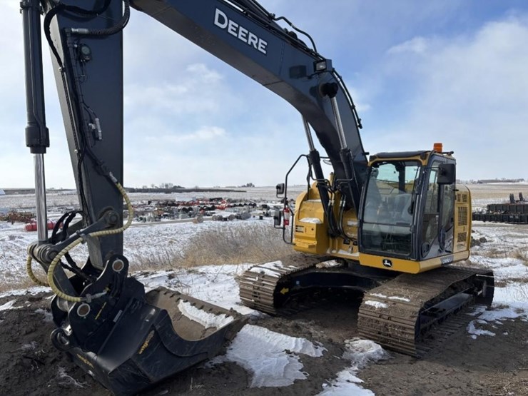 deere-245g-lc-image-3