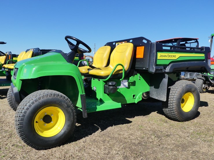 2024-john-deere-gator-image-1