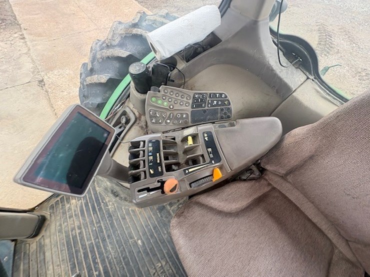 john-deere-8320r-image-63