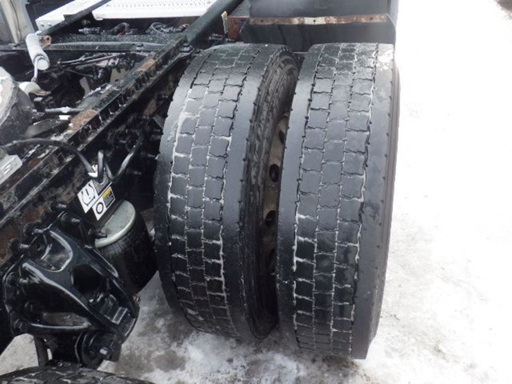 2019-peterbilt-579-image-12