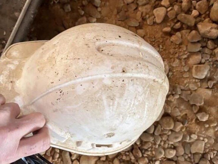 hang-on-feeders,-hard-hat,-clamps-etc-image-4