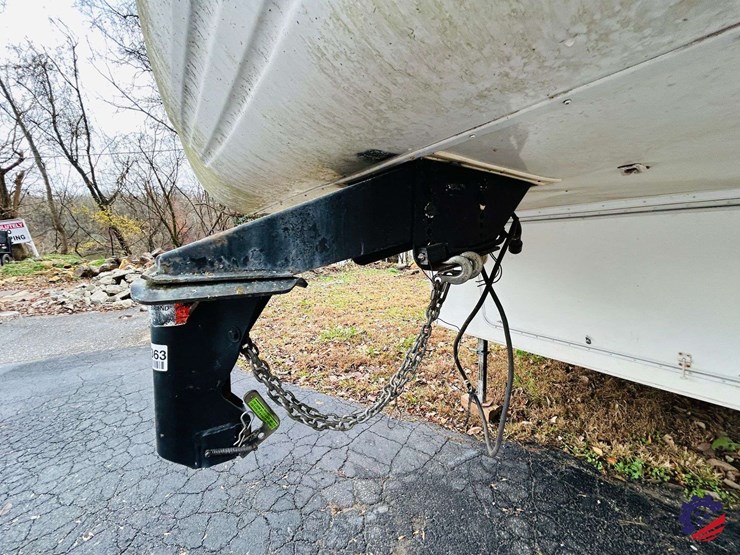 2003-forest-river-wildcat-28rk-t/a-camper-gooseneck-trailer-image-9