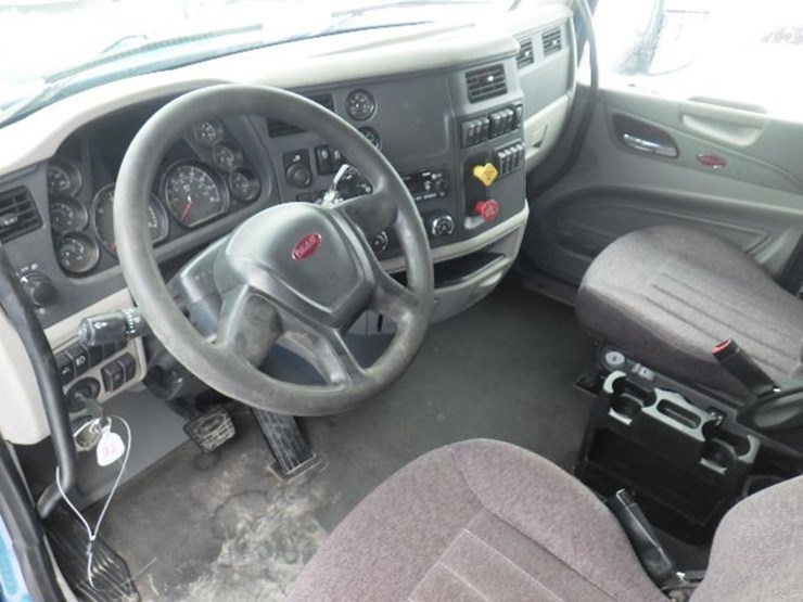 2020-peterbilt-579-image-18
