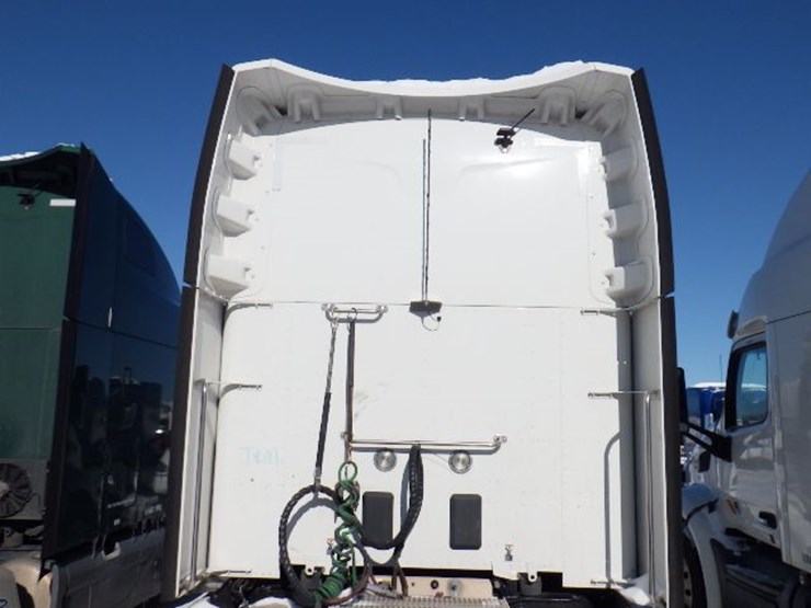 2021-peterbilt-579-image-14