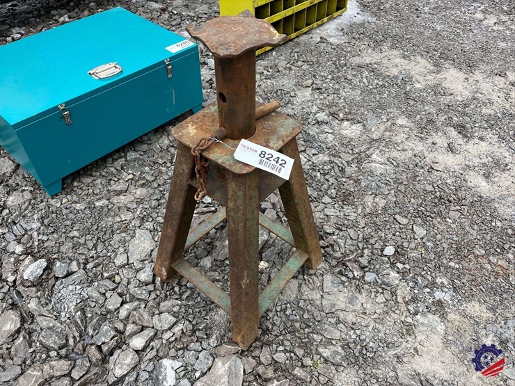 heavy-duty-adjustable-jack-stand-image-1