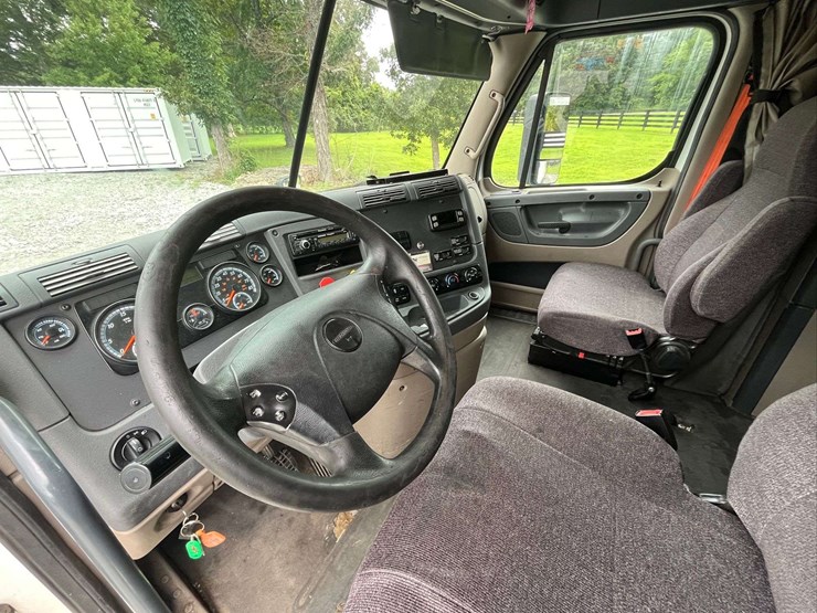 2018-freightliner-cascadia-evolution-t/a-truck-tractor-image-79