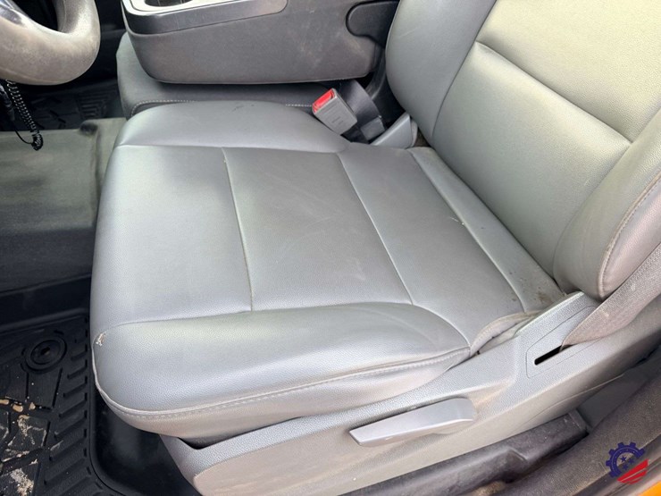 2015-chevrolet-silverado-3500hd-image-33