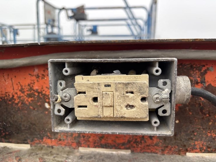 2006-snorkel-s1930-image-10