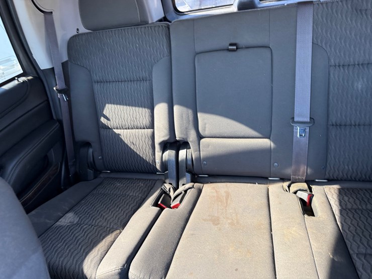 2015-chevrolet-tahoe-image-31