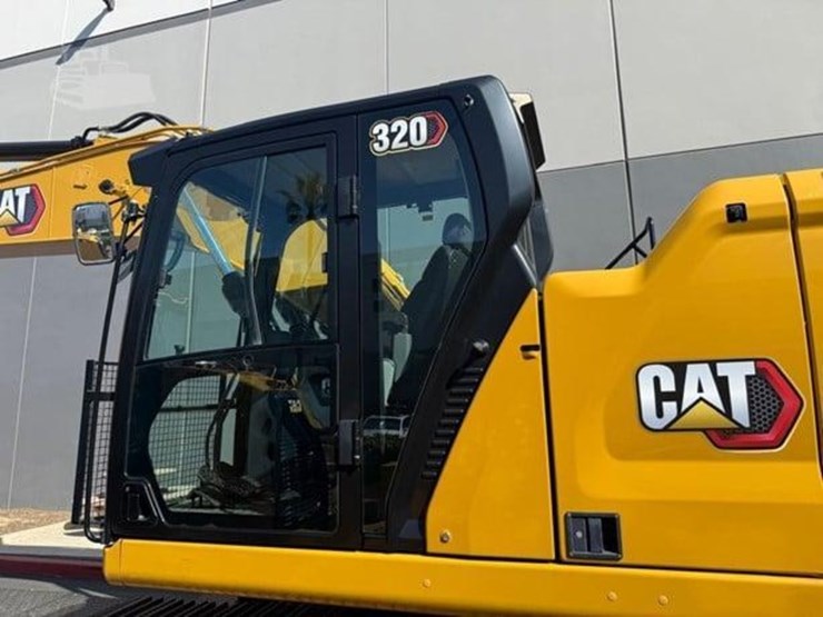 2021-caterpillar-320-image-3