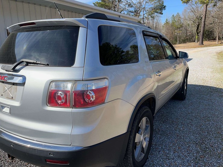 2011-gmc-acadia-image-15