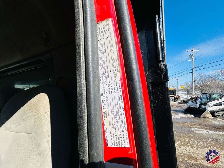 2011-volvo-truck-vhd-tri-axle-dump-truck-image-72