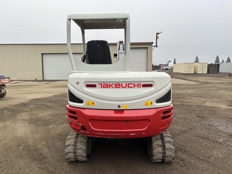 2021-takeuchi-tb240-image-8