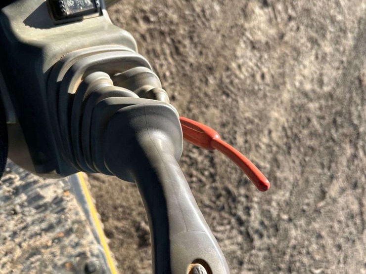 2013-deere-210g-image-17