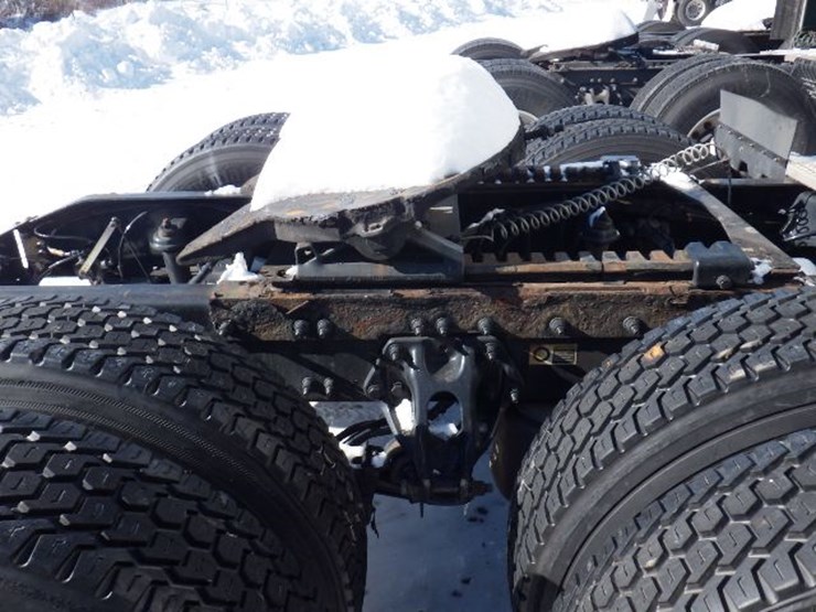 2021-peterbilt-579-image-8