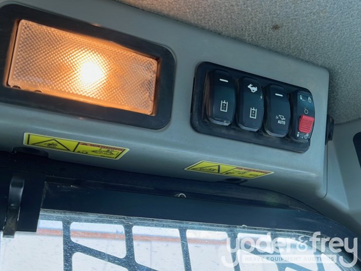 2023-caterpillar-259d3-image-26