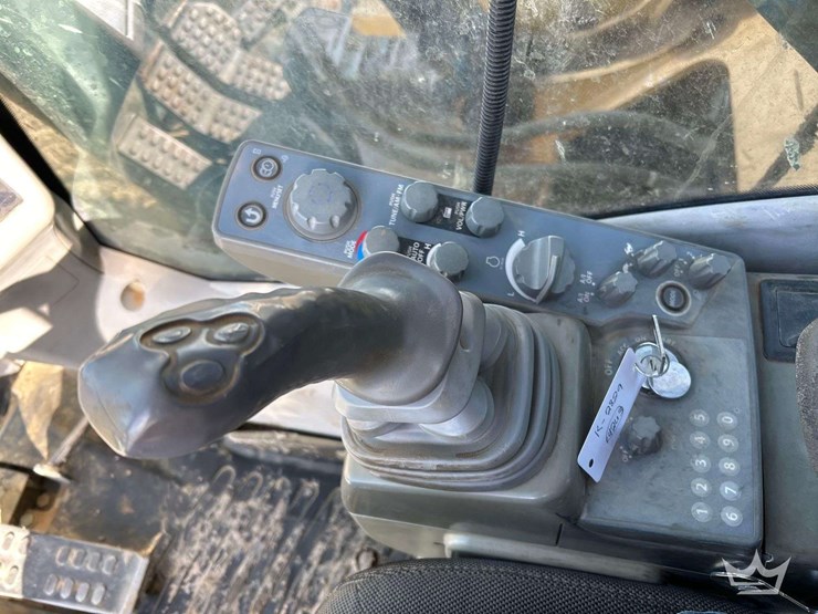 2013-deere-210g-image-14