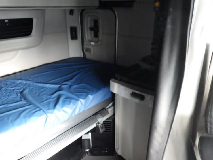 2019-peterbilt-579-image-6