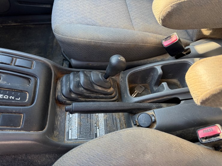 2004-chevrolet-tracker-image-25