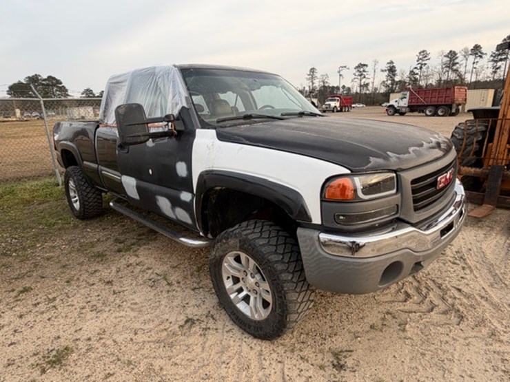 2004-gmc-1500-image-2