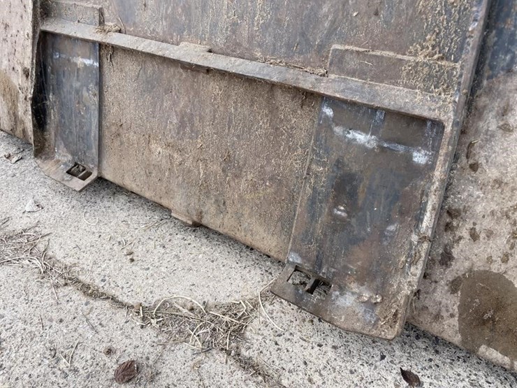 universal-attach-7'-bucket-image-4