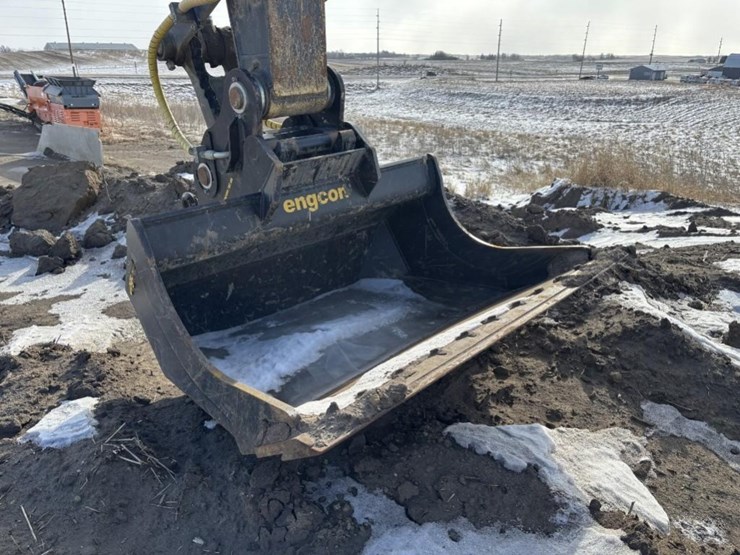 deere-245g-lc-image-10