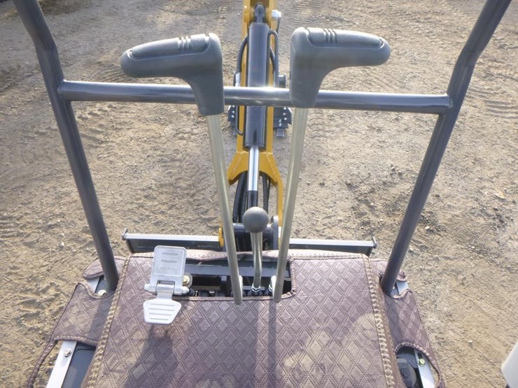 2025-agt-xz20r-hydraulic-excavator-image-21