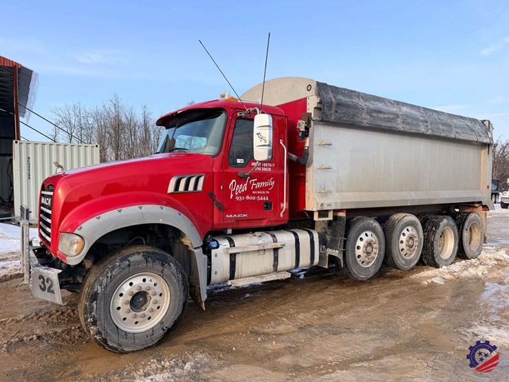 2018-mack-granite-gu713-image-1