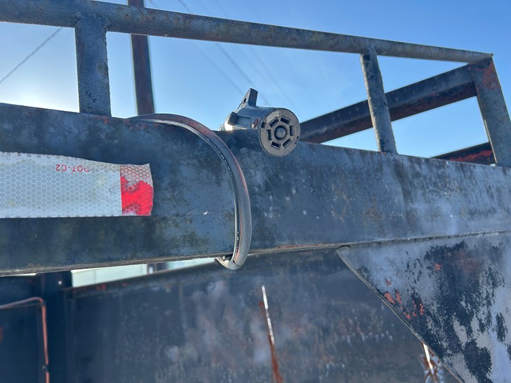 #37773-•-14’-t/a-steel-gooseneck-flatbed-trailer-image-12