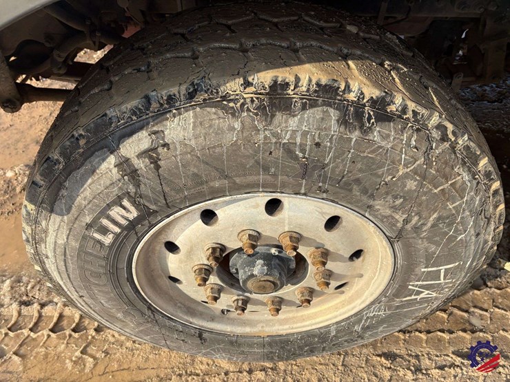 2019-kenworth-t880-image-10