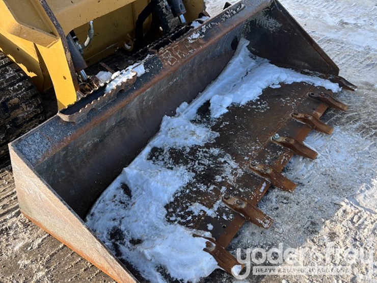 2023-caterpillar-259d3-image-12