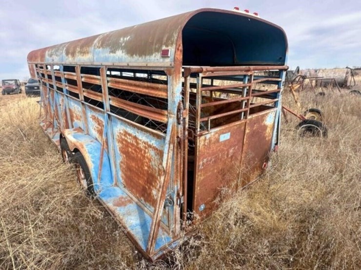 bullmobile-20'x6'-livestock-trailer-image-11