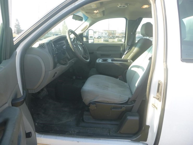 2011-chevrolet-2500-image-11