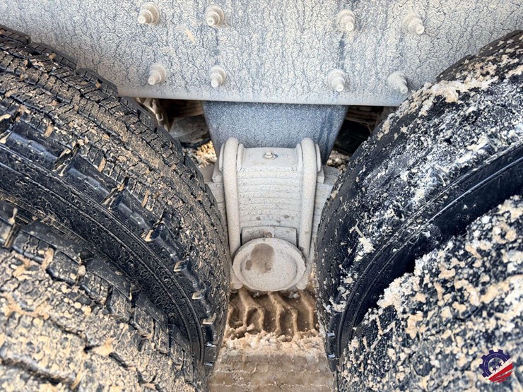 2018-mack-granite-gu713-image-24