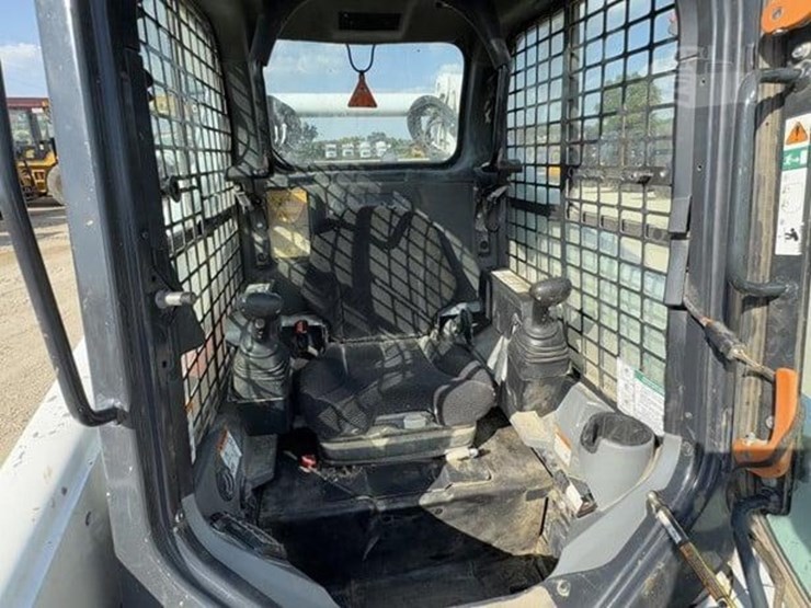 2022-bobcat-t770-image-8