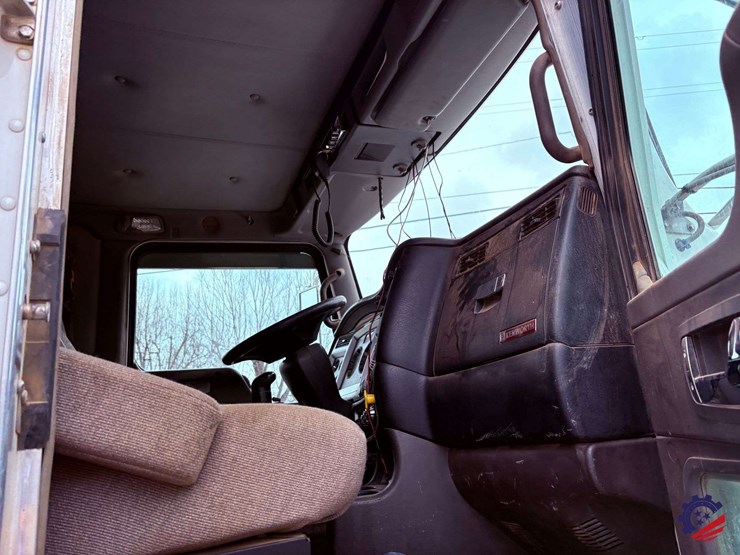 2016-kenworth-t800-image-47